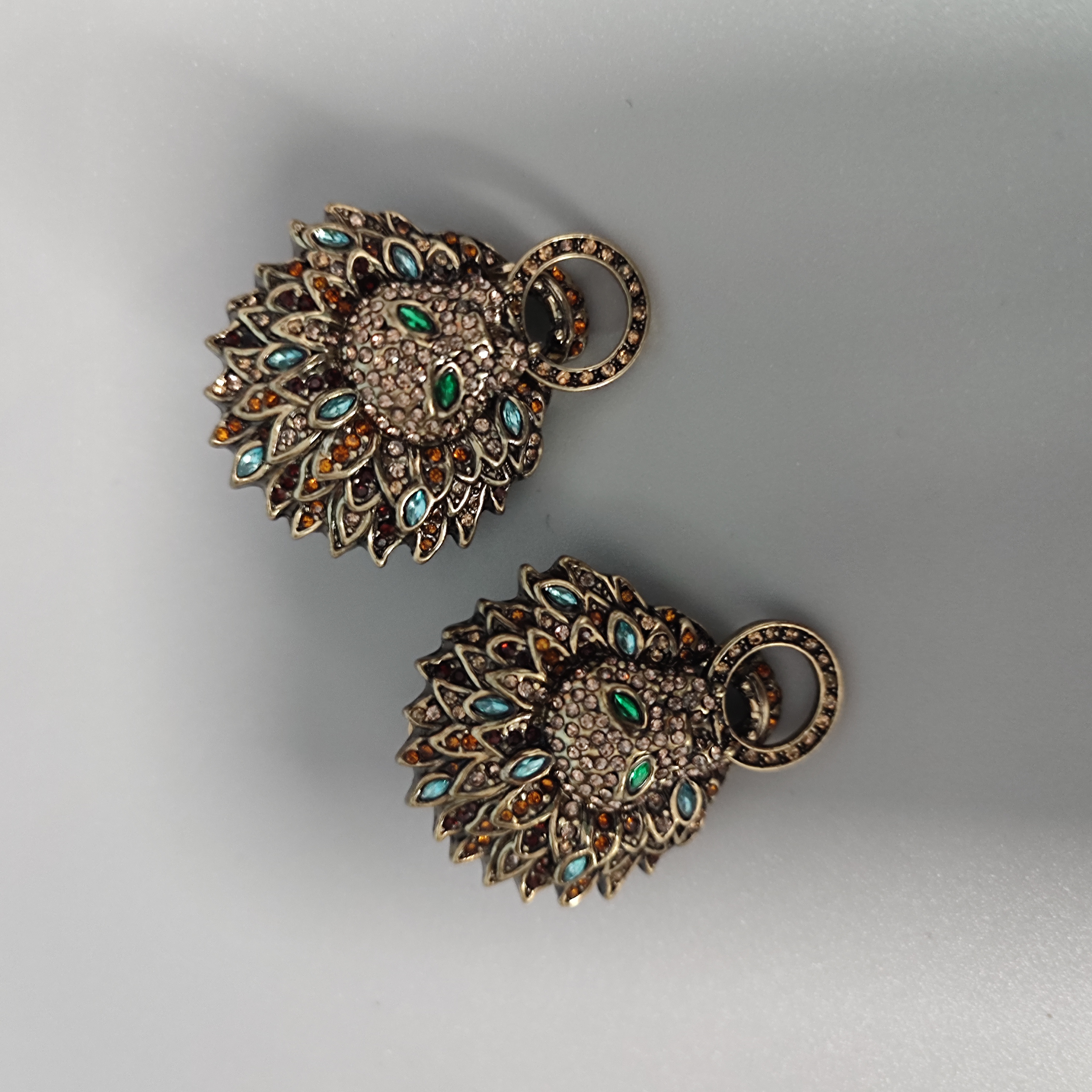 nice fashion head earrings ear buds