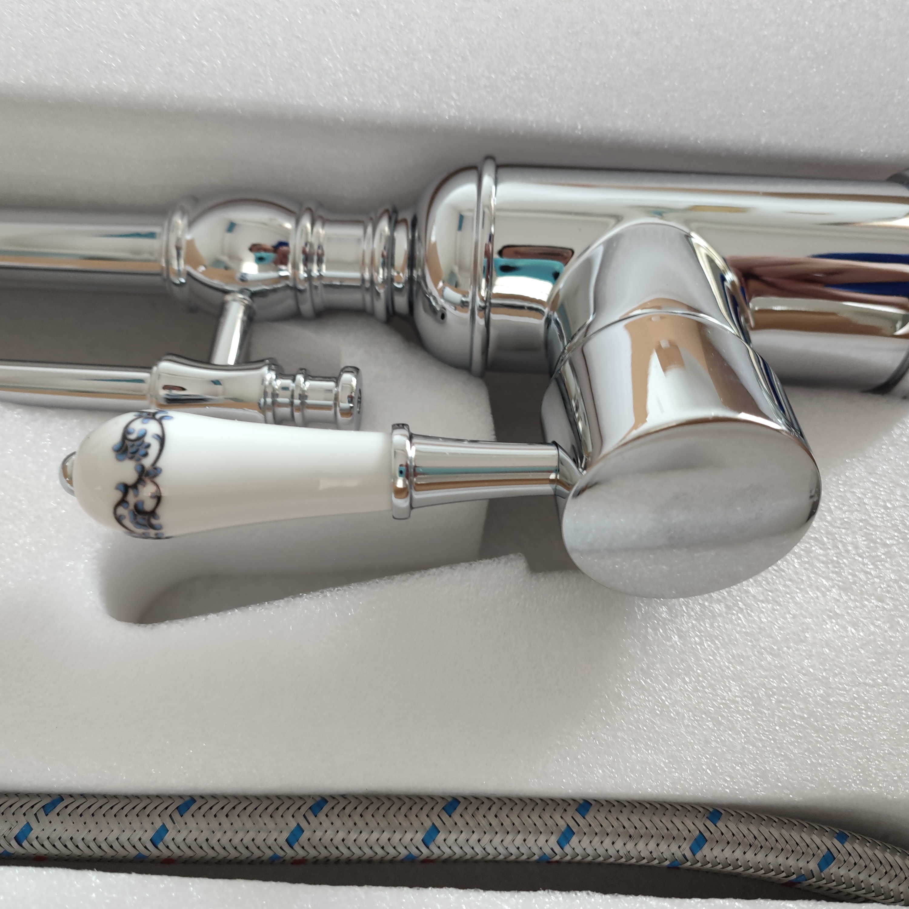 Upgrade dual outlets sliver chrome color family kitchen faucet